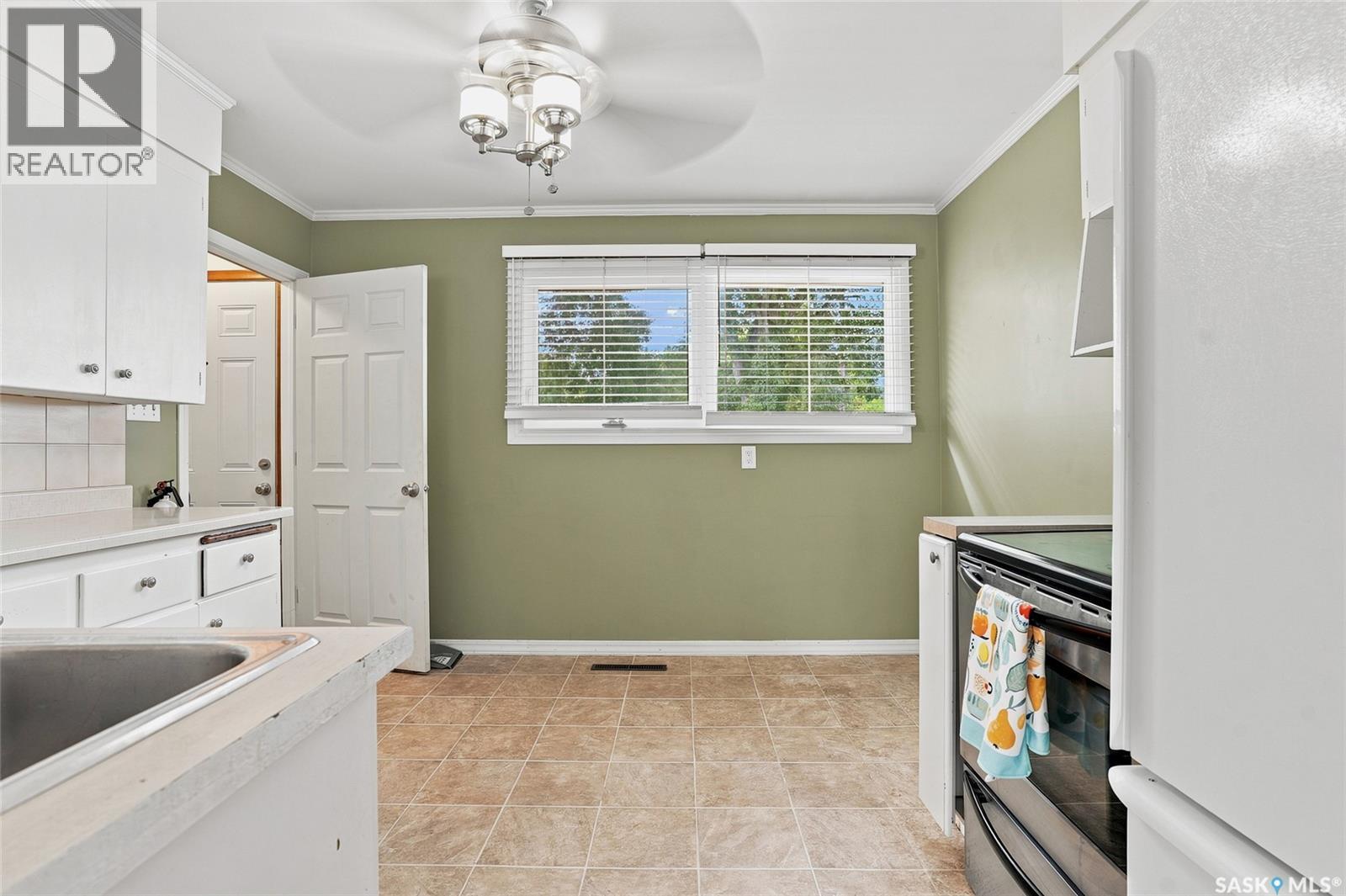 1309 I Avenue N, Saskatoon, SK - Indoor