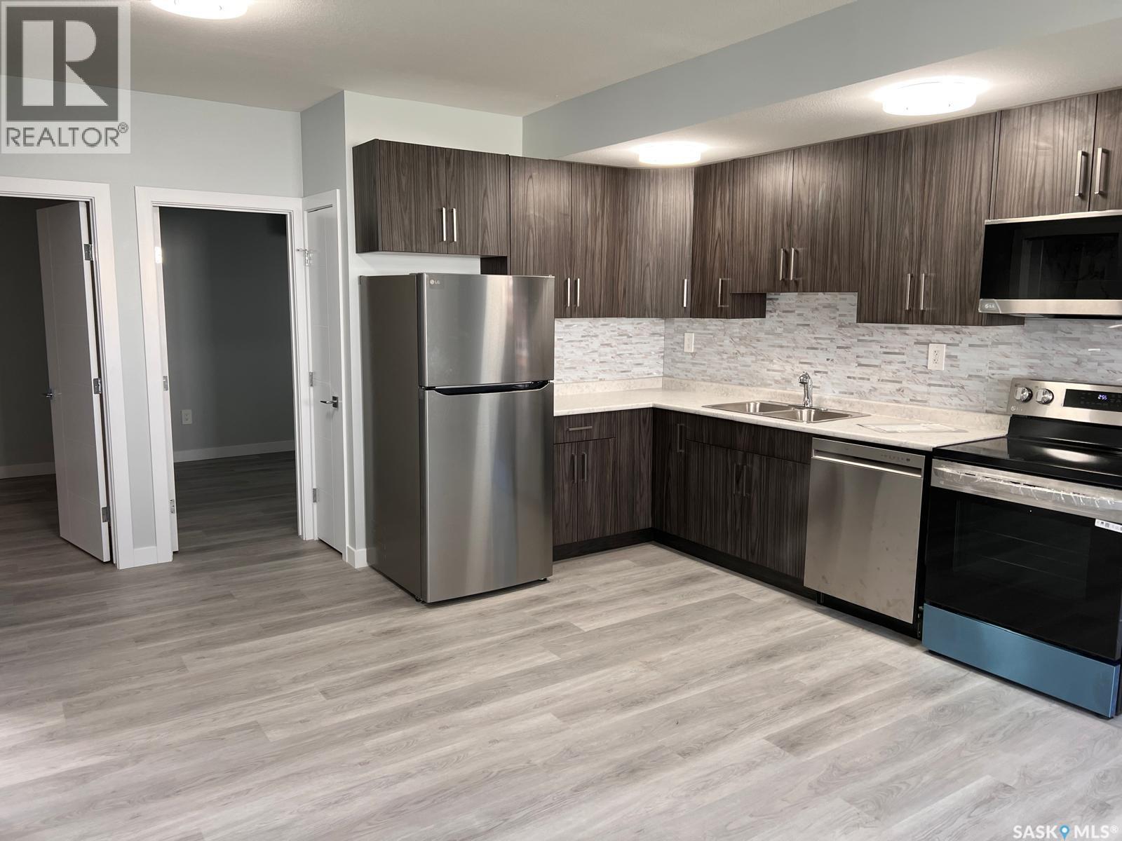 126 Bolstad Way, Saskatoon, SK - Indoor Photo Showing Kitchen With Double Sink With Upgraded Kitchen