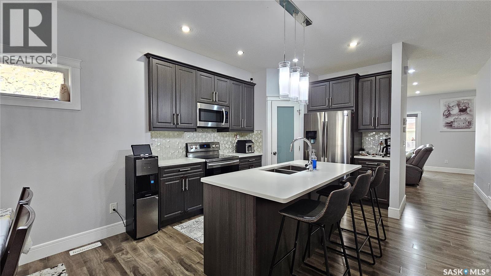 126 Bolstad Way, Saskatoon, SK - Indoor Photo Showing Kitchen With Double Sink With Upgraded Kitchen