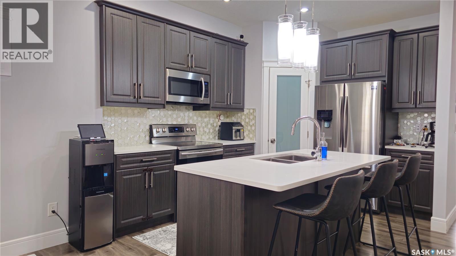 126 Bolstad Way, Saskatoon, SK - Indoor Photo Showing Kitchen With Double Sink With Upgraded Kitchen