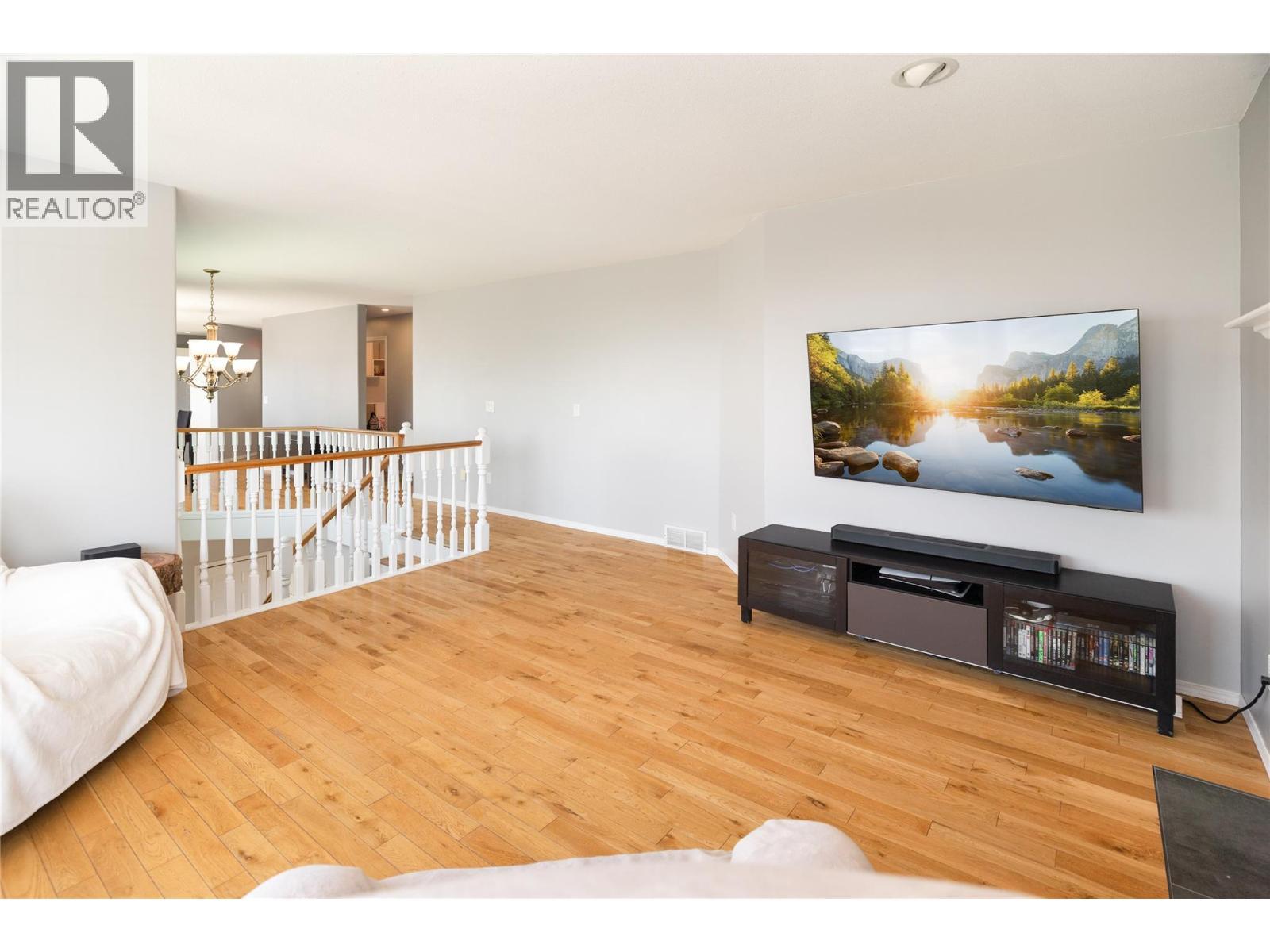 877 Toovey Road, Kelowna, BC - Indoor
