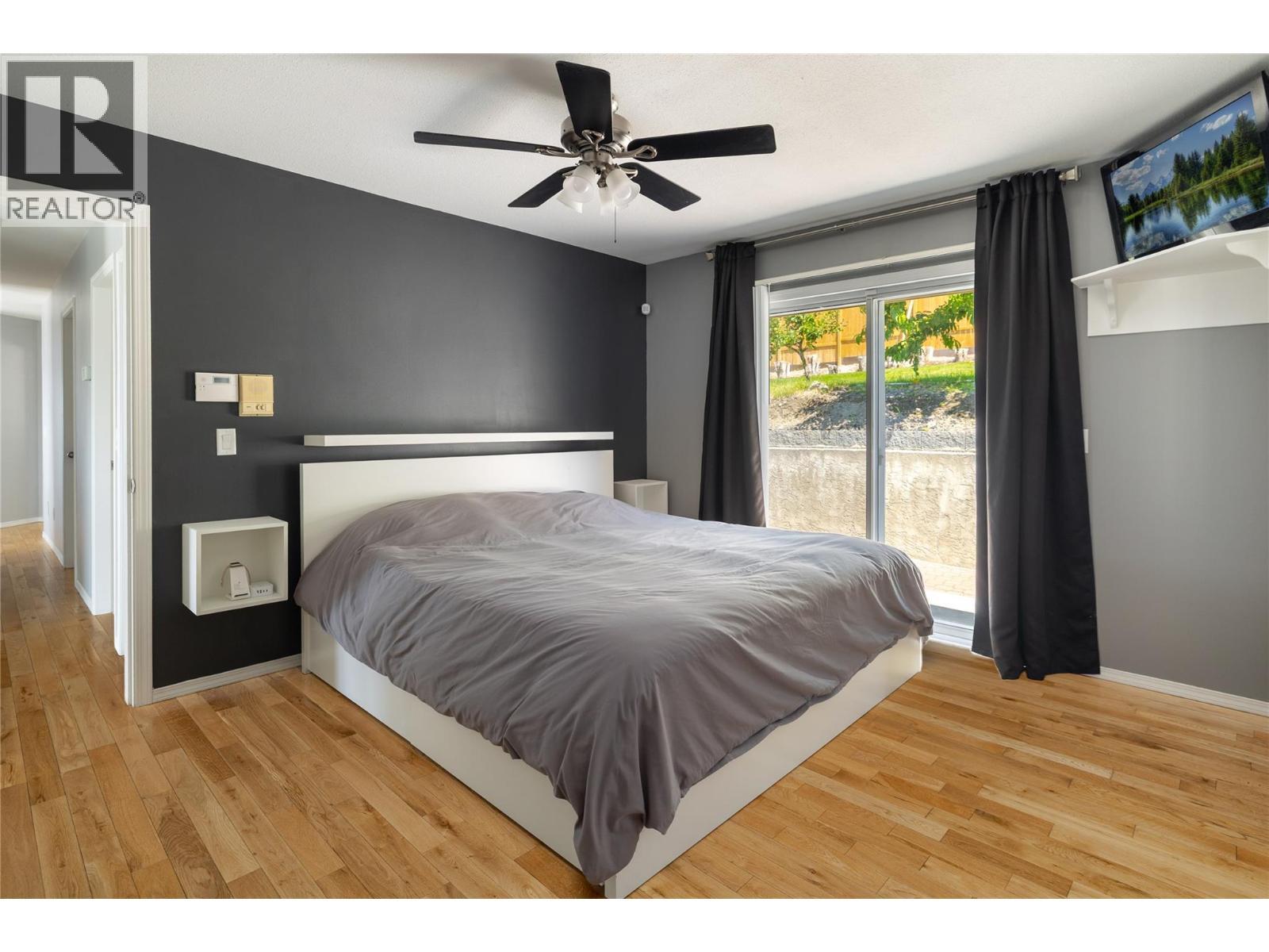 877 Toovey Road, Kelowna, BC - Indoor Photo Showing Bedroom