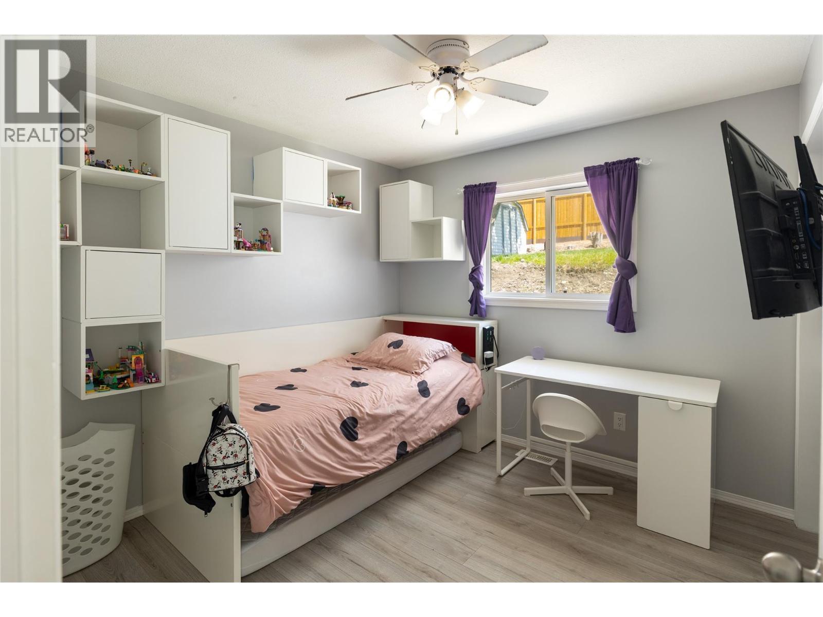 877 Toovey Road, Kelowna, BC - Indoor Photo Showing Bedroom