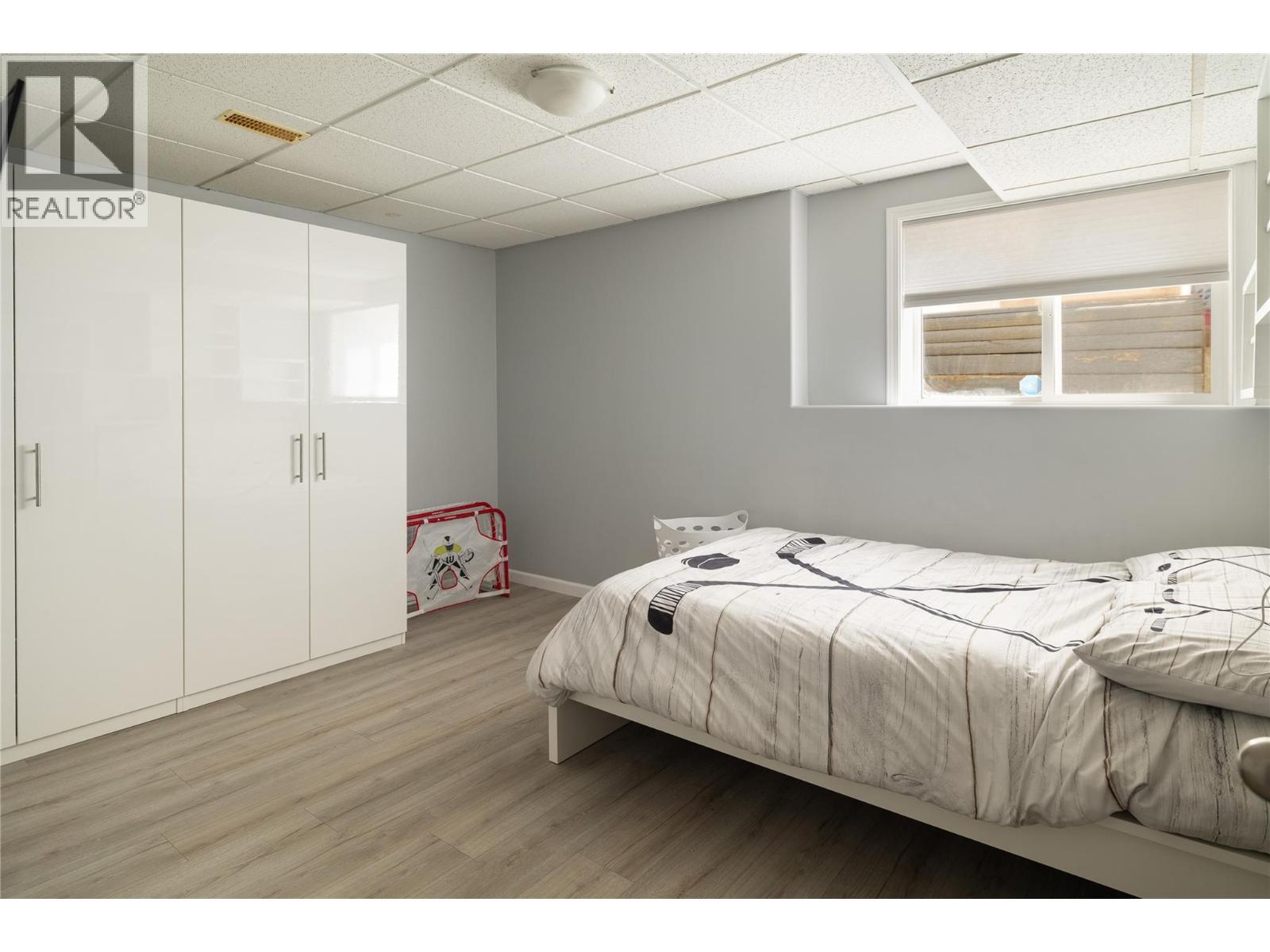 877 Toovey Road, Kelowna, BC - Indoor Photo Showing Bedroom