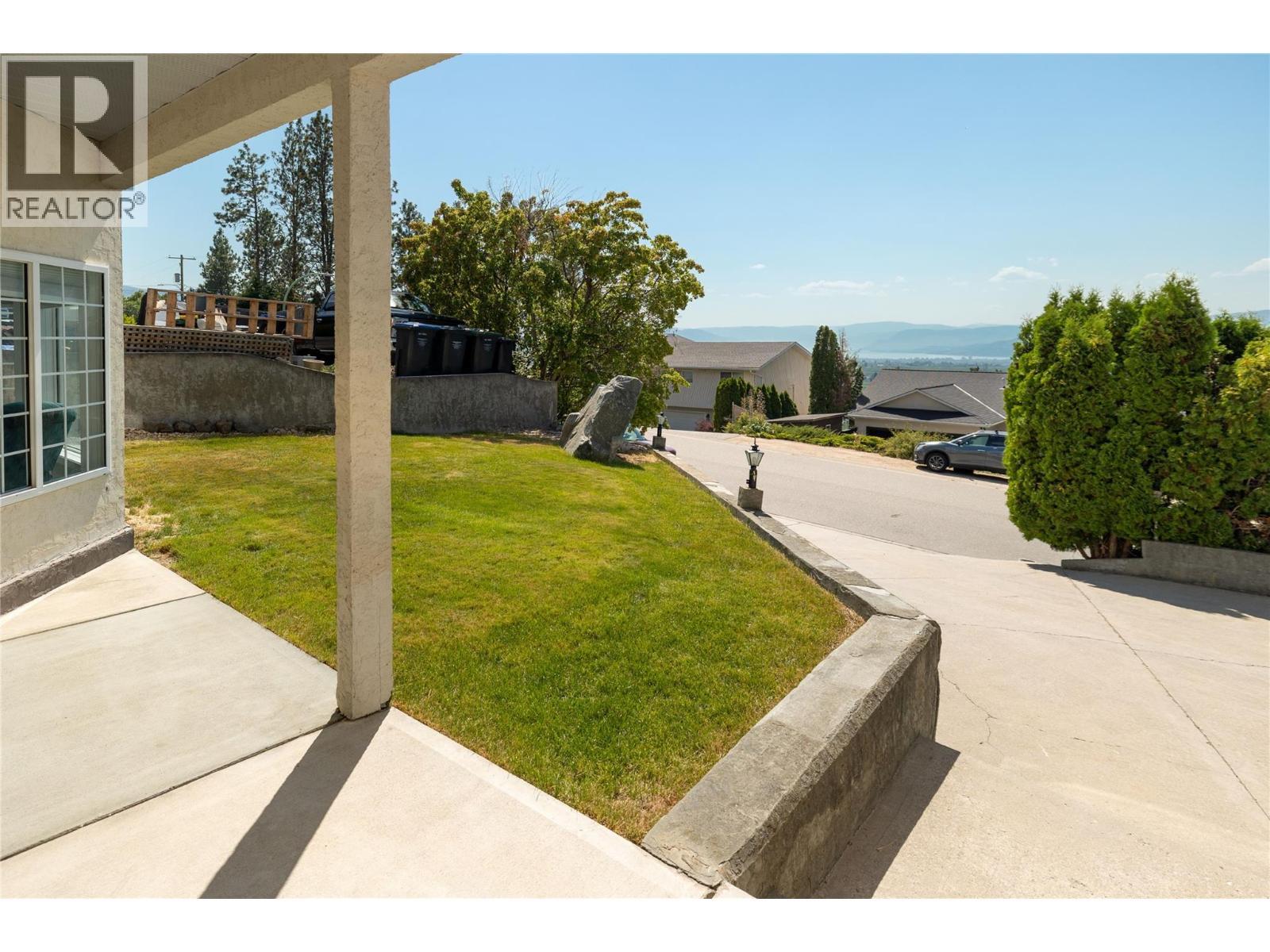 877 Toovey Road, Kelowna, BC - Outdoor