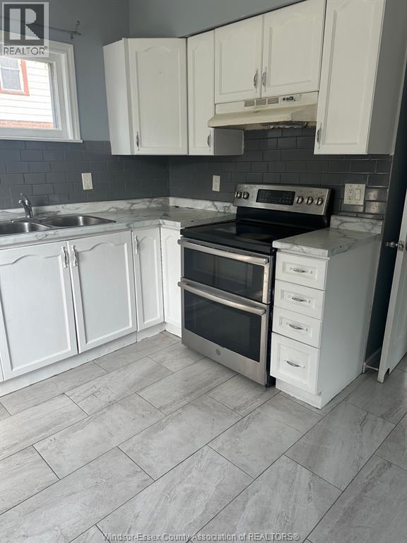 1495 Benjamin, Windsor, ON - Indoor Photo Showing Kitchen With Double Sink