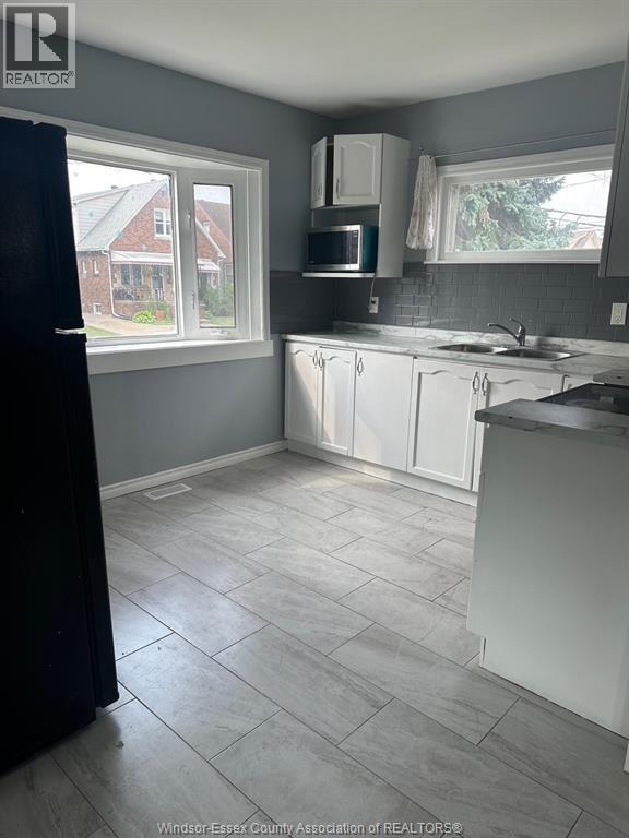 1495 Benjamin, Windsor, ON - Indoor Photo Showing Kitchen