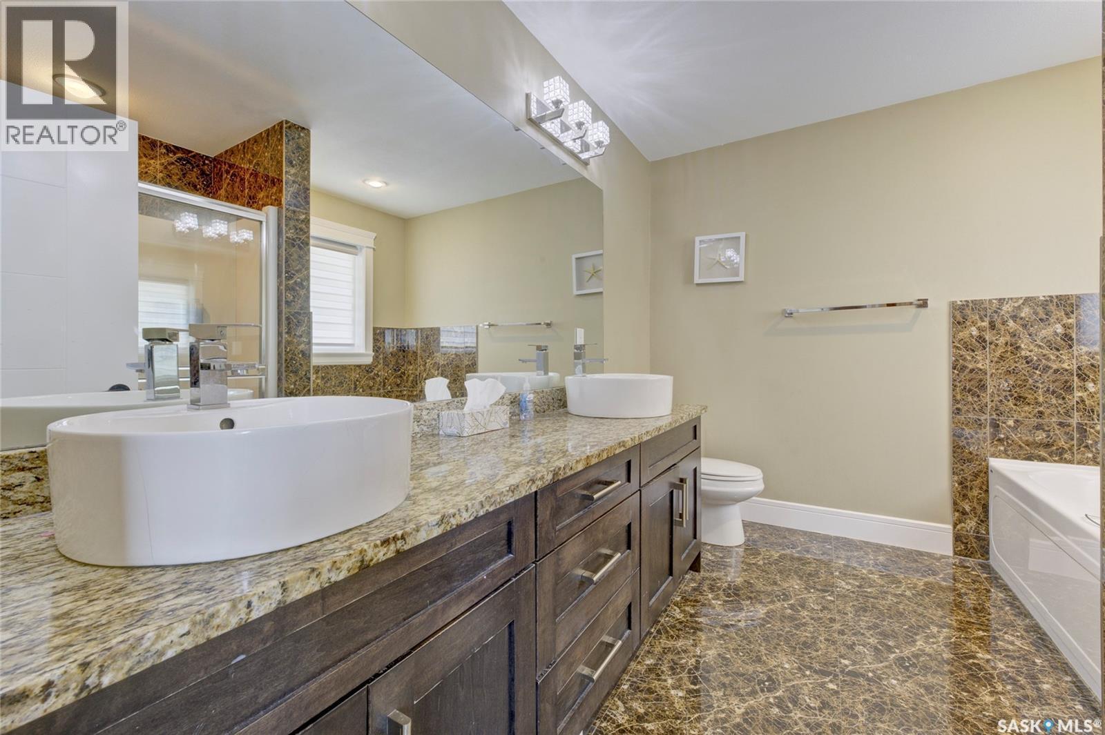 619 Maple Crescent, Warman, SK - Indoor Photo Showing Bathroom
