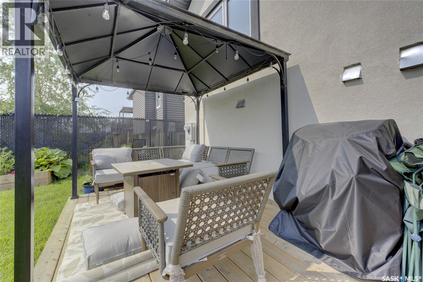 619 Maple Crescent, Warman, SK - Outdoor With Deck Patio Veranda With Exterior