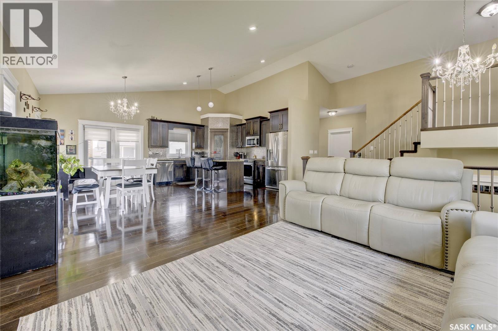 619 Maple Crescent, Warman, SK - Indoor Photo Showing Living Room