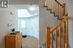 spacious and bright foyer - 