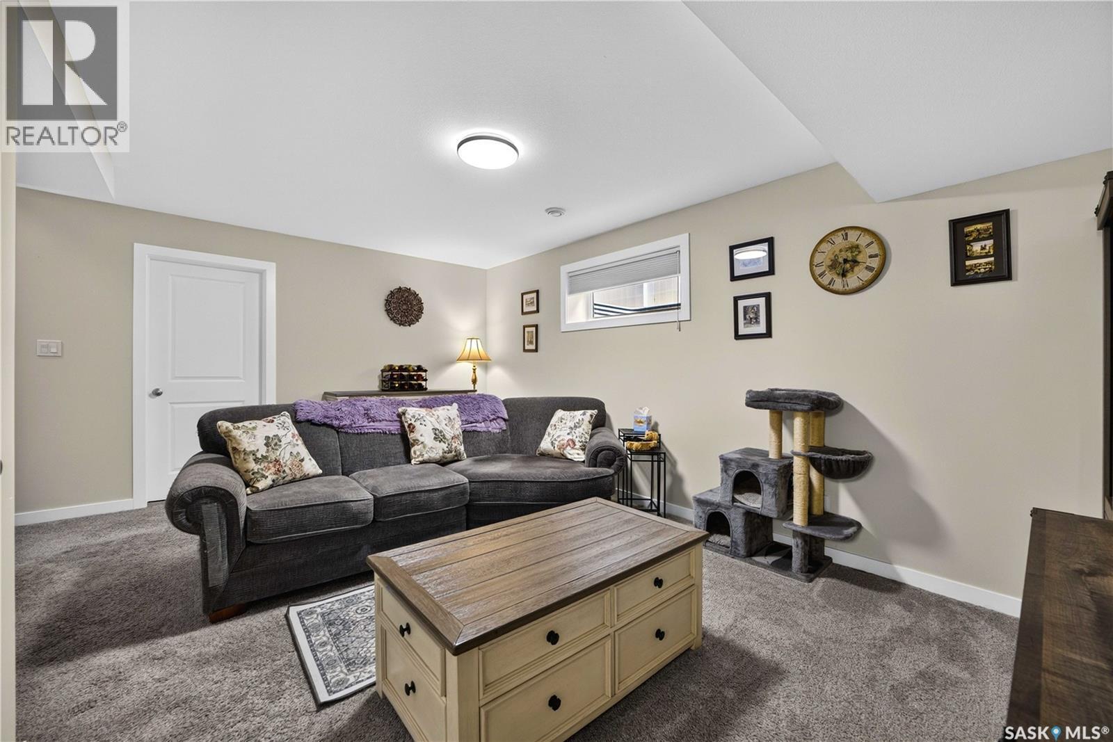 5157 Buckingham Drive E, Regina, SK - Indoor Photo Showing Living Room