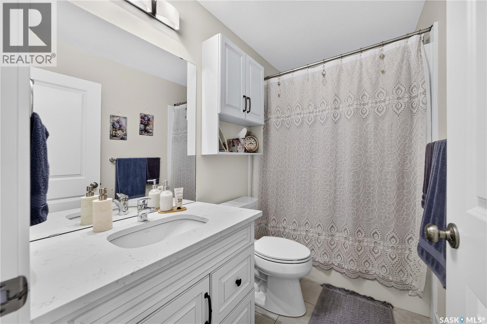 5157 Buckingham Drive E, Regina, SK - Indoor Photo Showing Bathroom