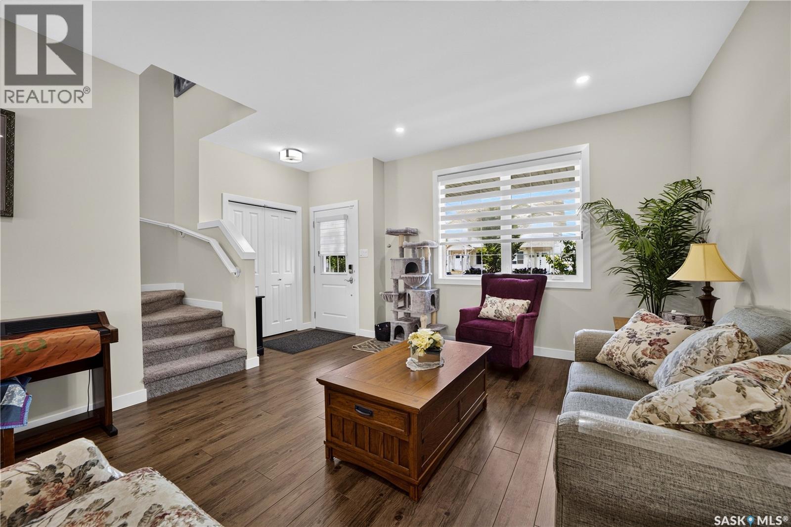 5157 Buckingham Drive E, Regina, SK - Indoor Photo Showing Living Room