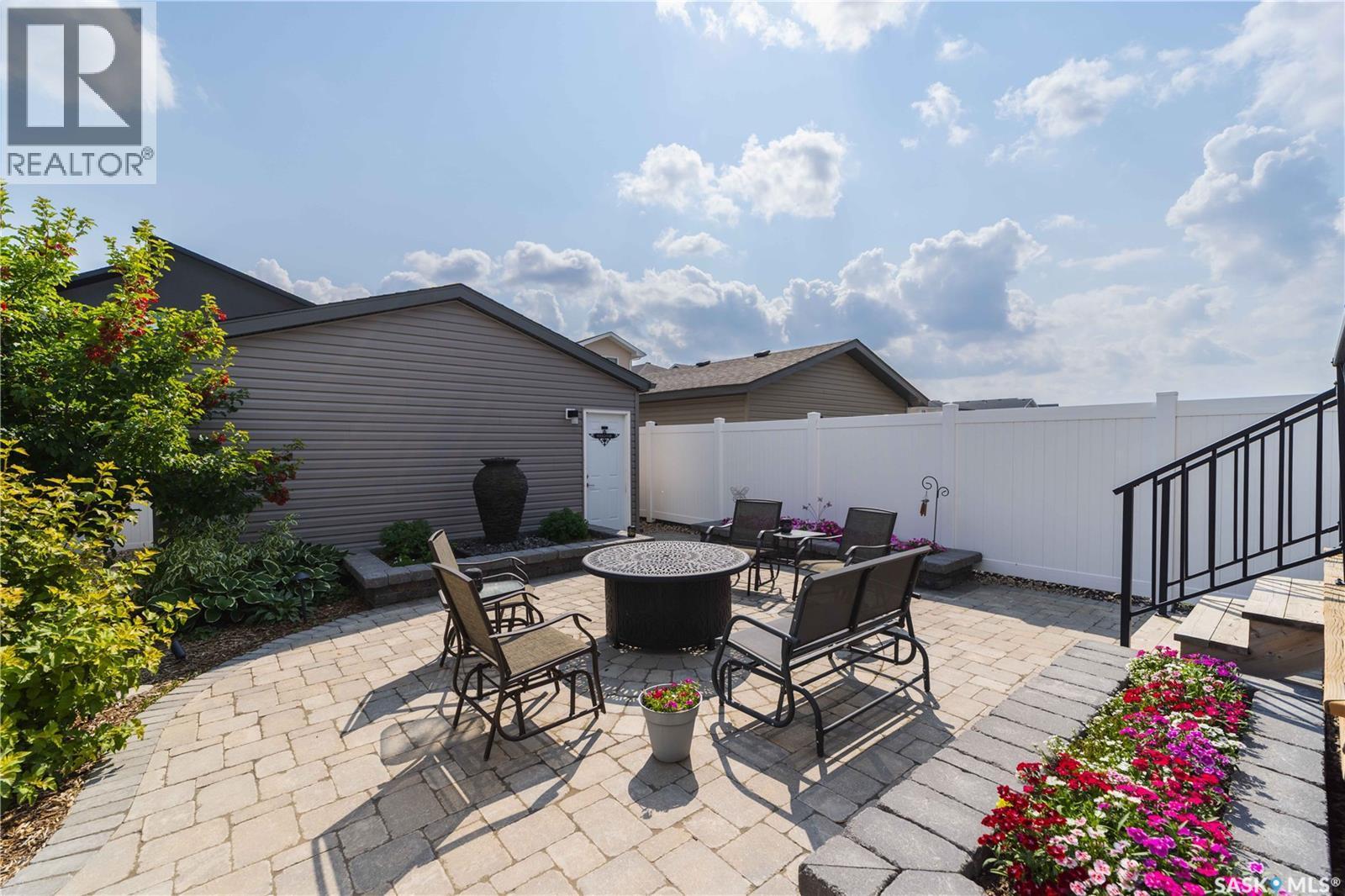 5157 Buckingham Drive E, Regina, SK - Outdoor With Deck Patio Veranda With Exterior