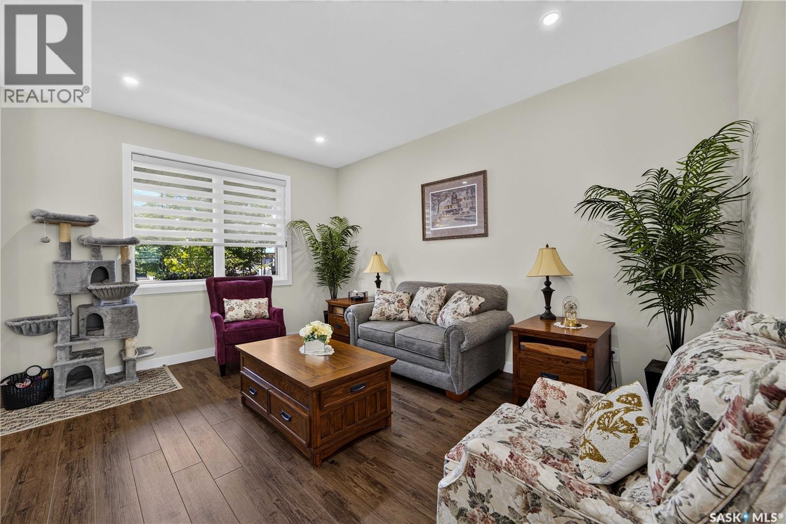 5157 Buckingham Drive E, Regina, SK - Indoor Photo Showing Living Room