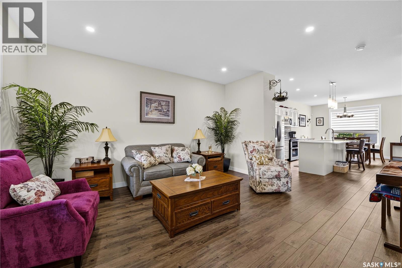 5157 Buckingham Drive E, Regina, SK - Indoor Photo Showing Living Room