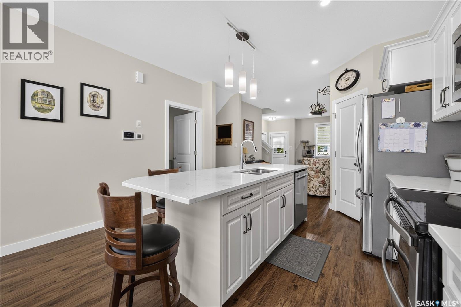 5157 Buckingham Drive E, Regina, SK - Indoor Photo Showing Kitchen With Upgraded Kitchen
