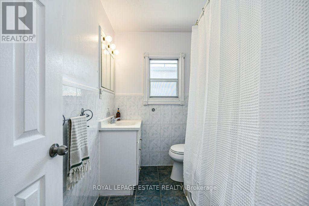 82 August Avenue, Toronto, ON - Indoor Photo Showing Bathroom