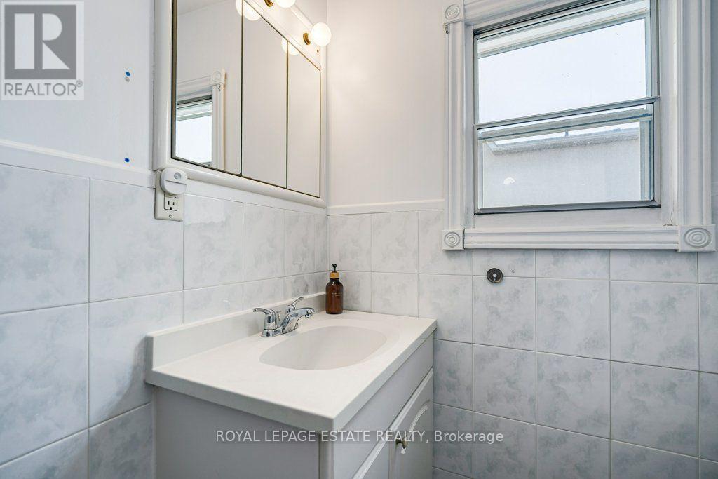 82 August Avenue, Toronto, ON - Indoor Photo Showing Bathroom