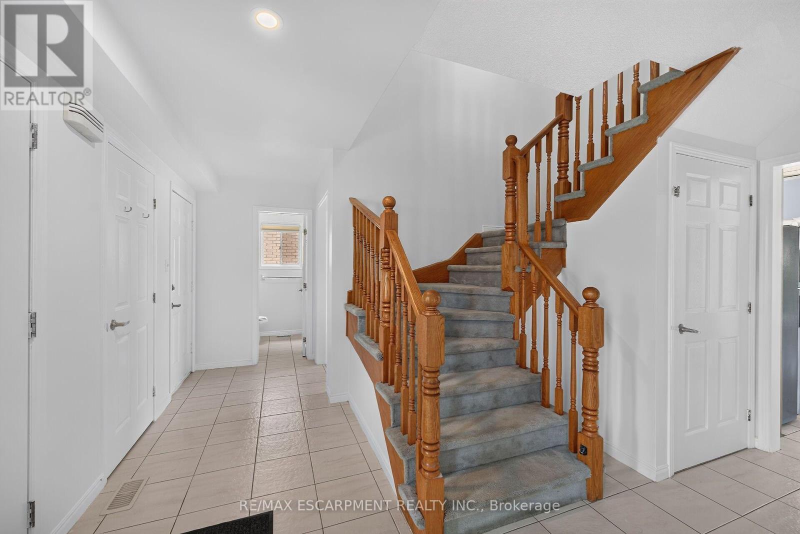 21 Springgarden Crescent, Hamilton, ON - Indoor Photo Showing Other Room