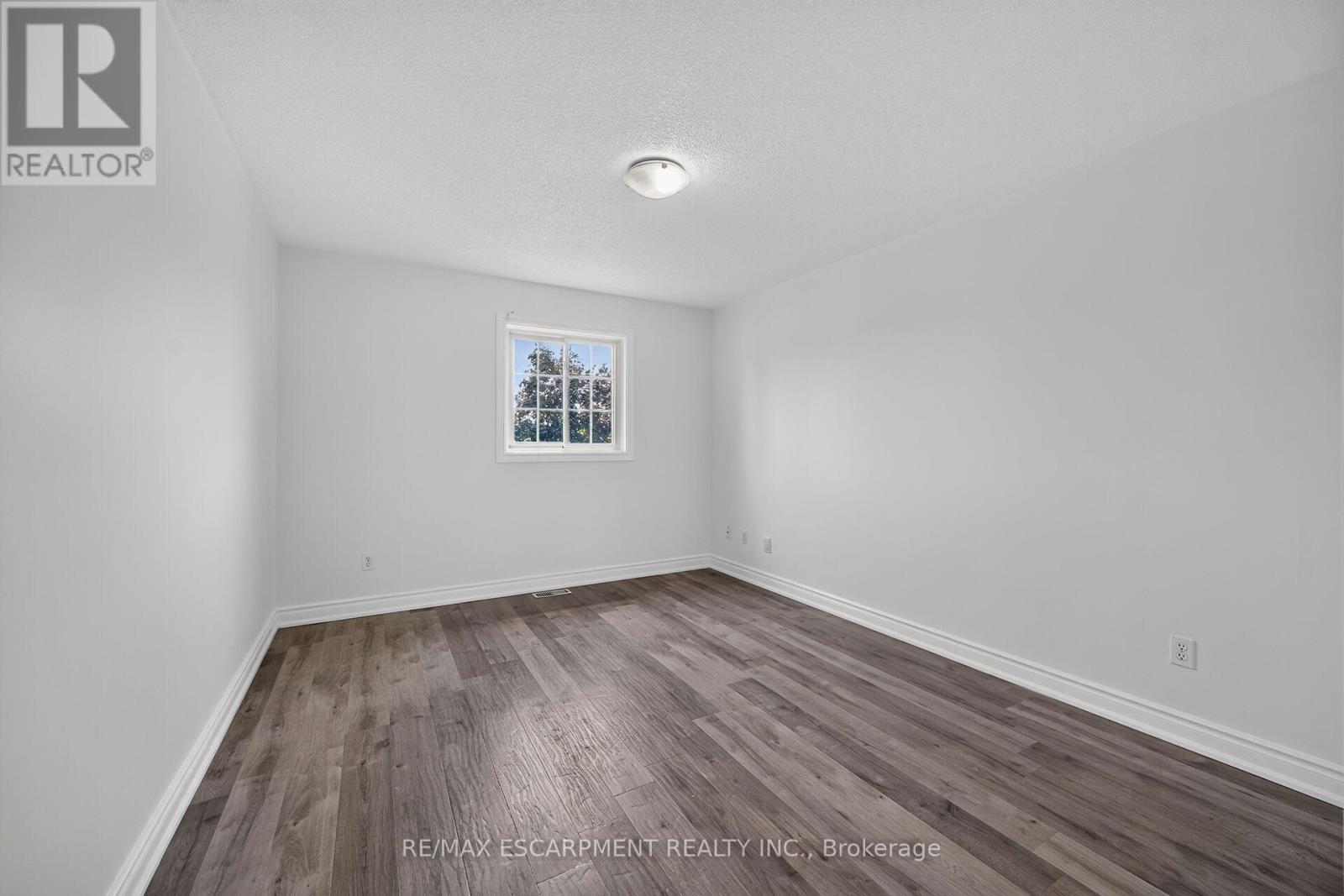 21 Springgarden Crescent, Hamilton, ON - Indoor Photo Showing Other Room
