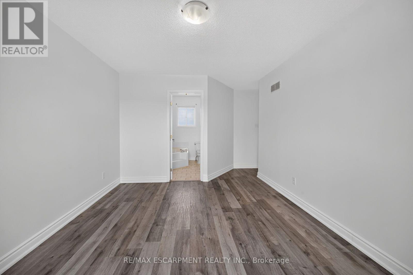21 Springgarden Crescent, Hamilton, ON - Indoor Photo Showing Other Room