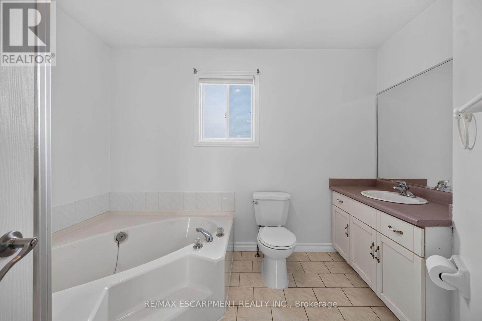 21 Springgarden Crescent, Hamilton, ON - Indoor Photo Showing Bathroom
