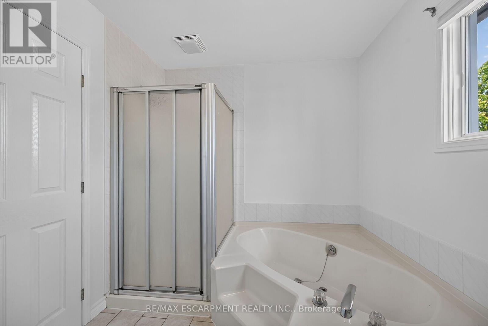 21 Springgarden Crescent, Hamilton, ON - Indoor Photo Showing Bathroom