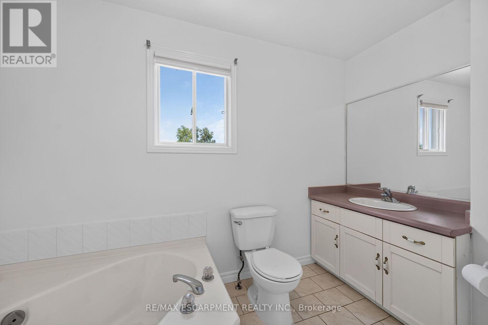 21 Springgarden Crescent, Hamilton, ON - Indoor Photo Showing Bathroom