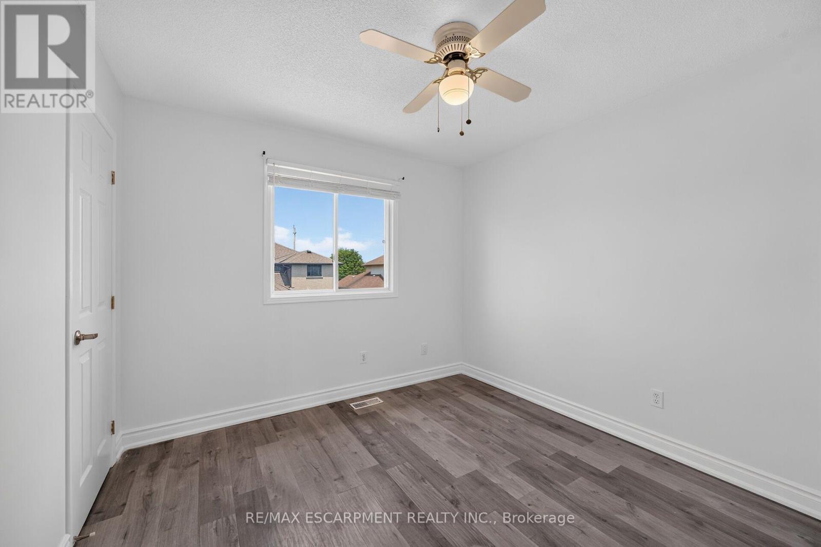 21 Springgarden Crescent, Hamilton, ON - Indoor Photo Showing Other Room