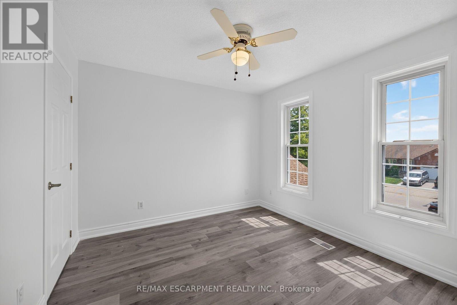 21 Springgarden Crescent, Hamilton, ON - Indoor Photo Showing Other Room