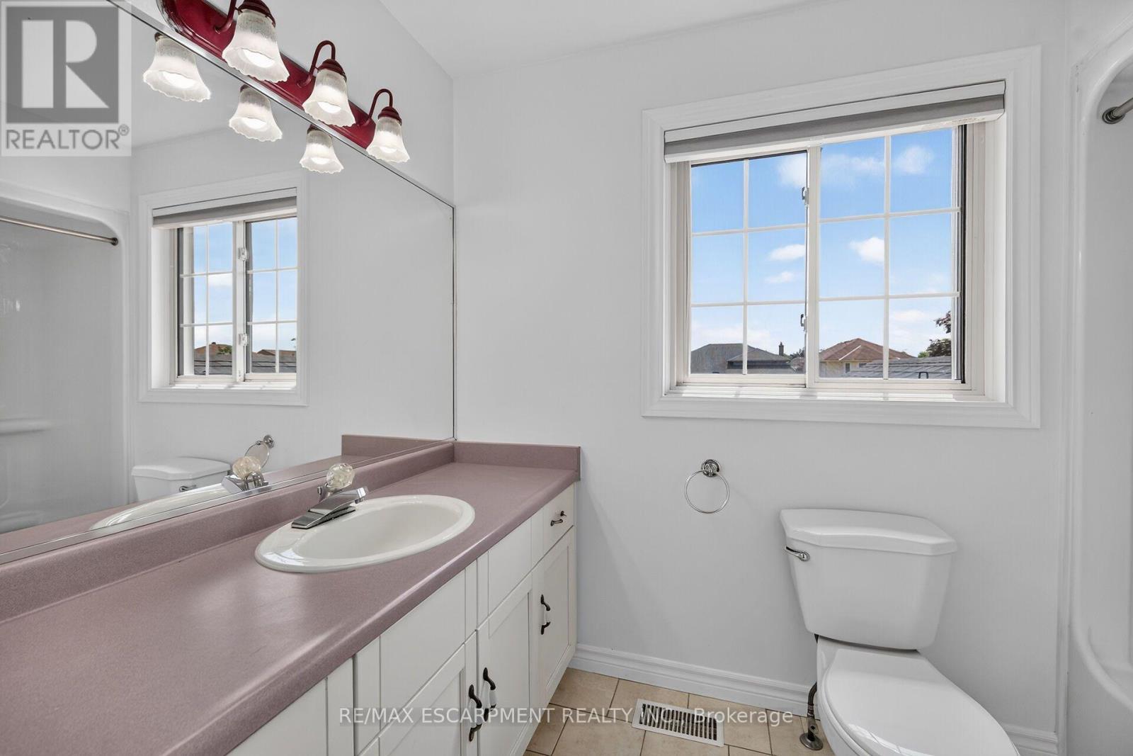 21 Springgarden Crescent, Hamilton, ON - Indoor Photo Showing Bathroom