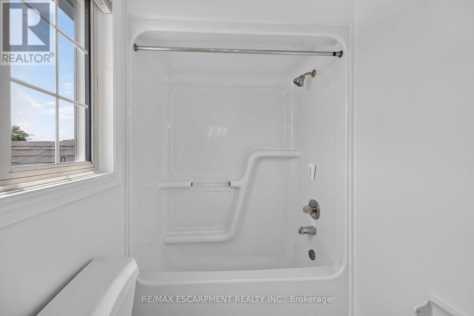21 Springgarden Crescent, Hamilton, ON - Indoor Photo Showing Bathroom
