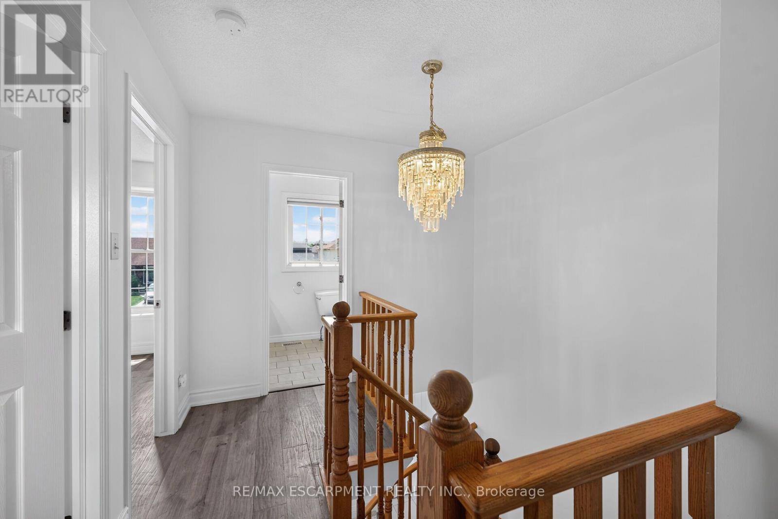21 Springgarden Crescent, Hamilton, ON - Indoor Photo Showing Other Room