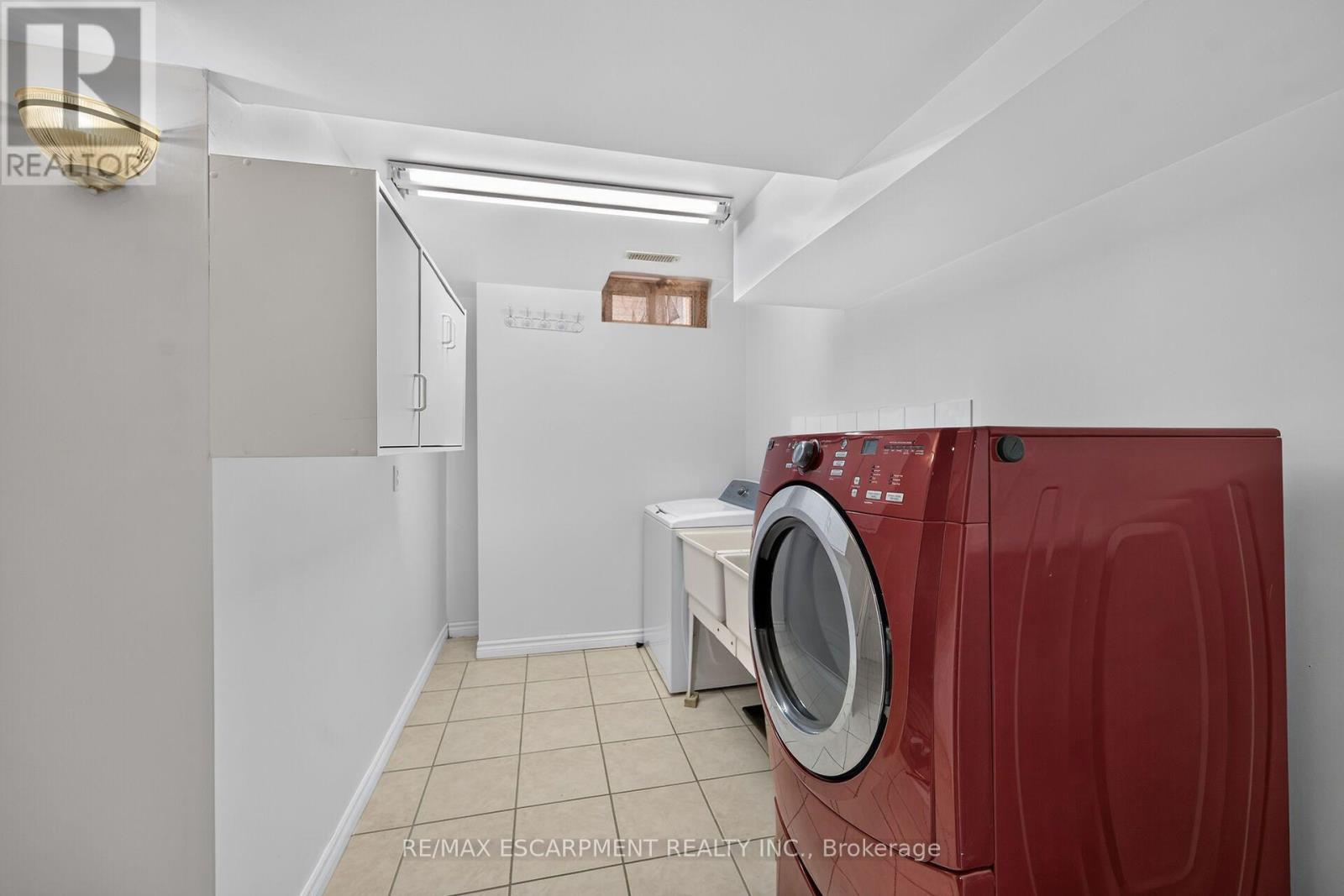 21 Springgarden Crescent, Hamilton, ON - Indoor Photo Showing Laundry Room