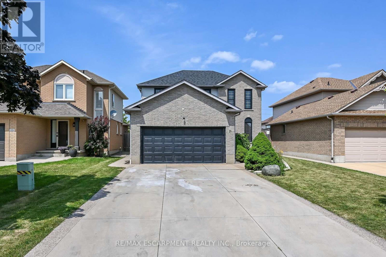 21 Springgarden Crescent, Hamilton, ON - Outdoor With Facade