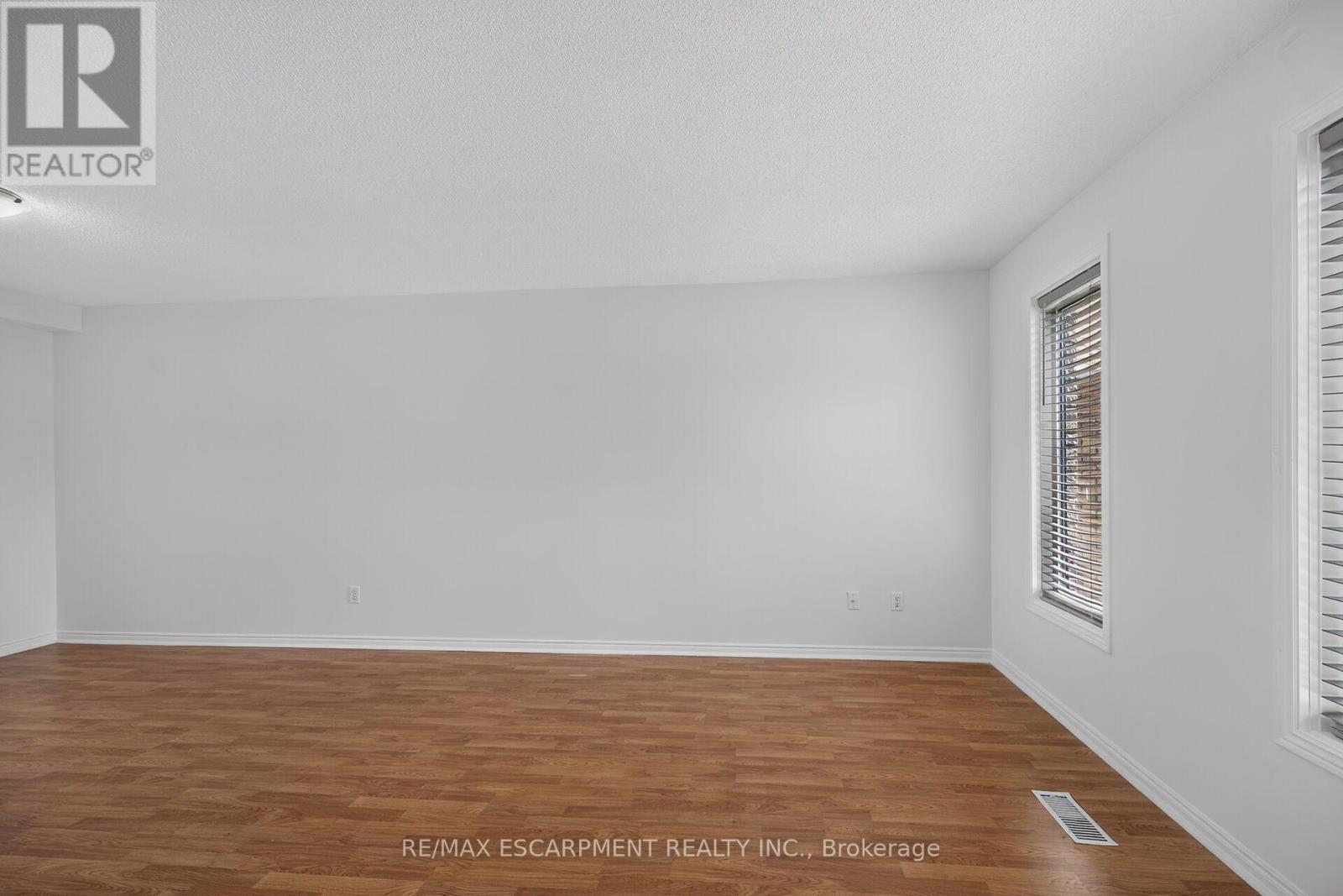 21 Springgarden Crescent, Hamilton, ON - Indoor Photo Showing Other Room