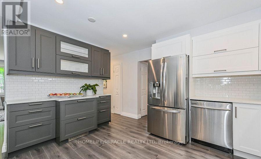 146 Coach Hill Drive, Kitchener, ON - Indoor Photo Showing Kitchen With Stainless Steel Kitchen With Upgraded Kitchen