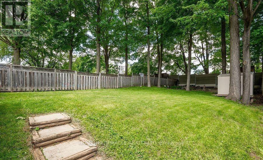 146 Coach Hill Drive, Kitchener, ON - Outdoor
