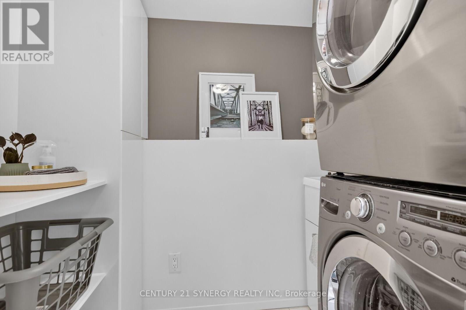 Main floor laundry - 24 Stonehurst Avenue, Ottawa, ON - Indoor Photo Showing Laundry Room
