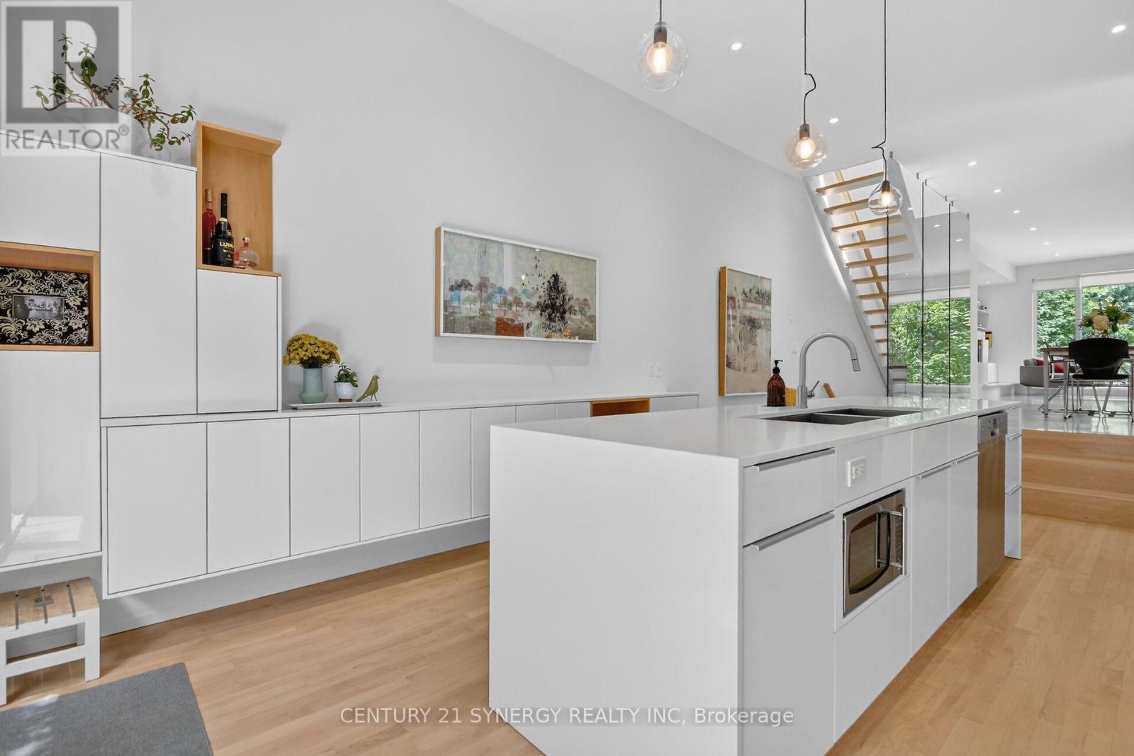 24 Stonehurst Avenue, Ottawa, ON - Indoor Photo Showing Kitchen With Double Sink With Upgraded Kitchen