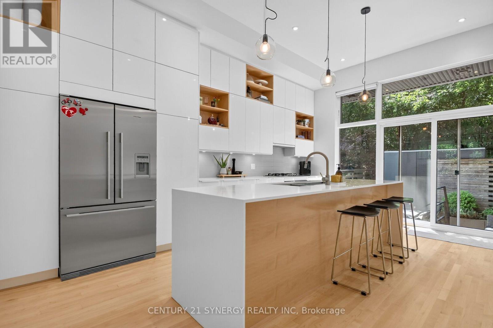 24 Stonehurst Avenue, Ottawa, ON - Indoor Photo Showing Kitchen With Upgraded Kitchen