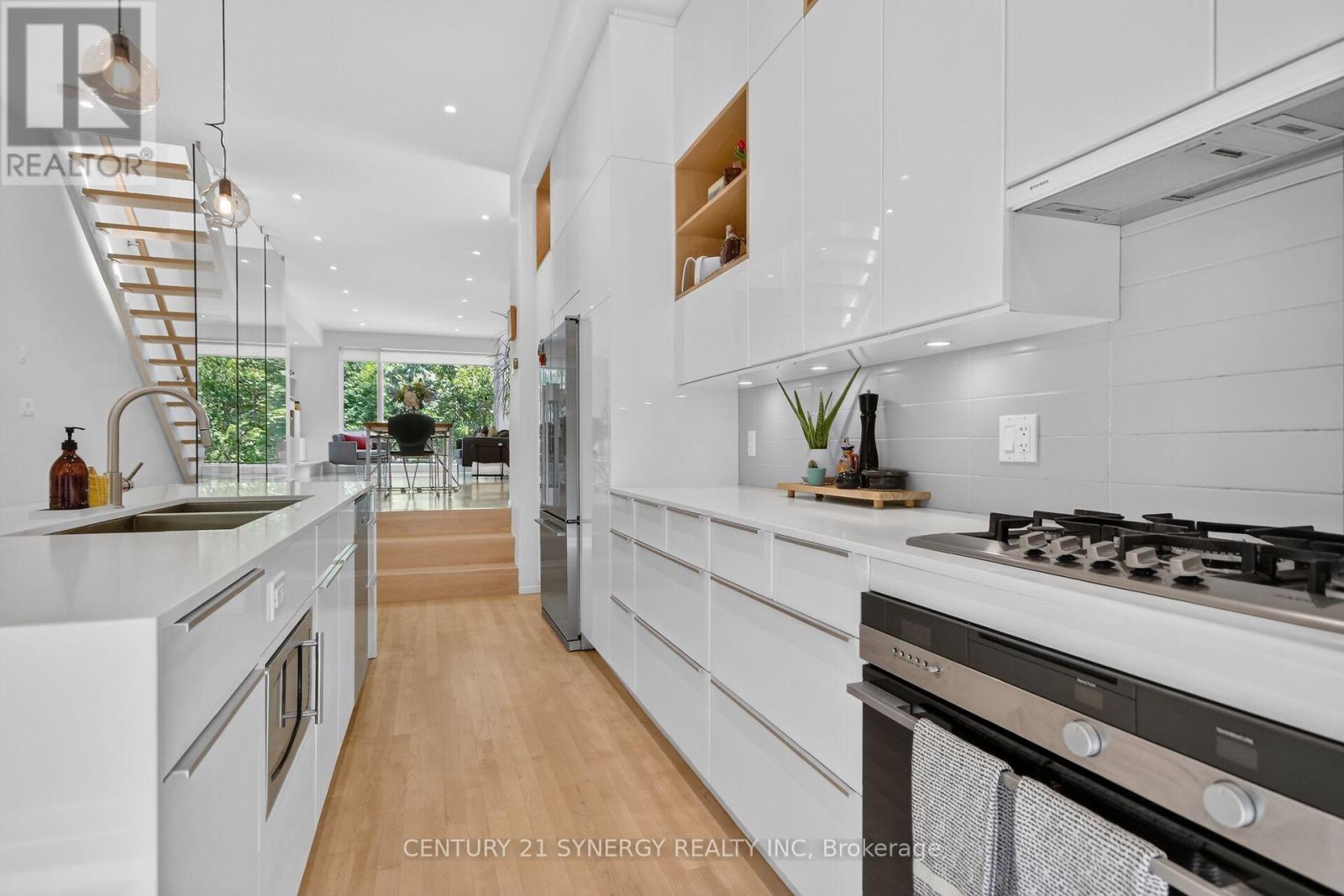 24 Stonehurst Avenue, Ottawa, ON - Indoor Photo Showing Kitchen With Double Sink With Upgraded Kitchen