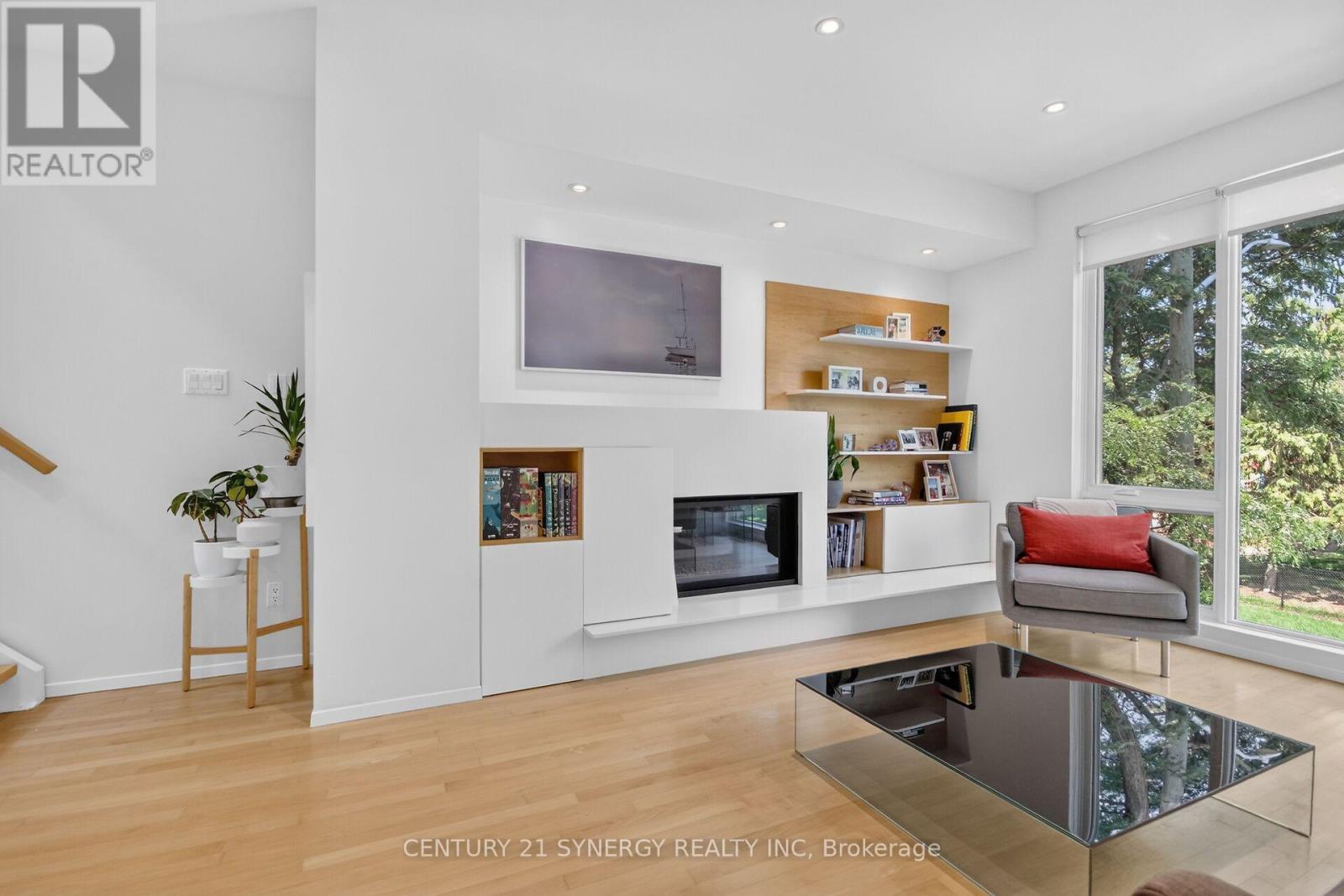 24 Stonehurst Avenue, Ottawa, ON - Indoor Photo Showing Living Room With Fireplace