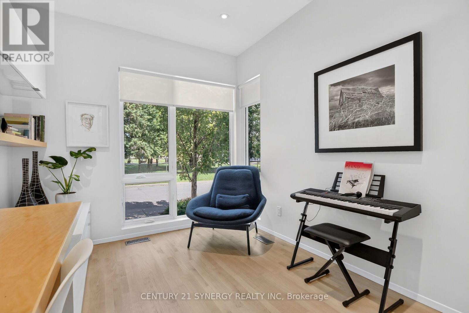 Park Views - 24 Stonehurst Avenue, Ottawa, ON - Indoor