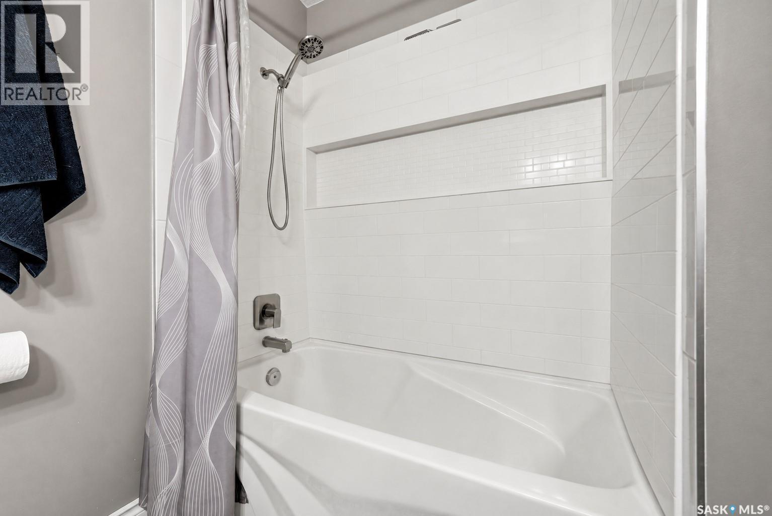 22 Salemka Crescent, Regina, SK - Indoor Photo Showing Bathroom