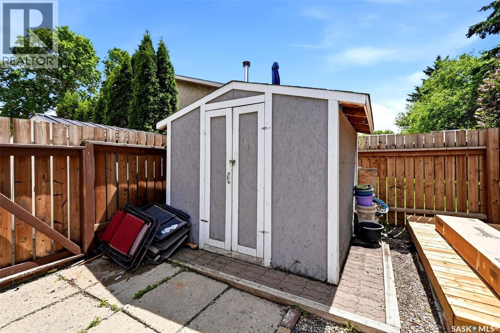 22 Salemka Crescent, Regina, SK - Outdoor With Exterior