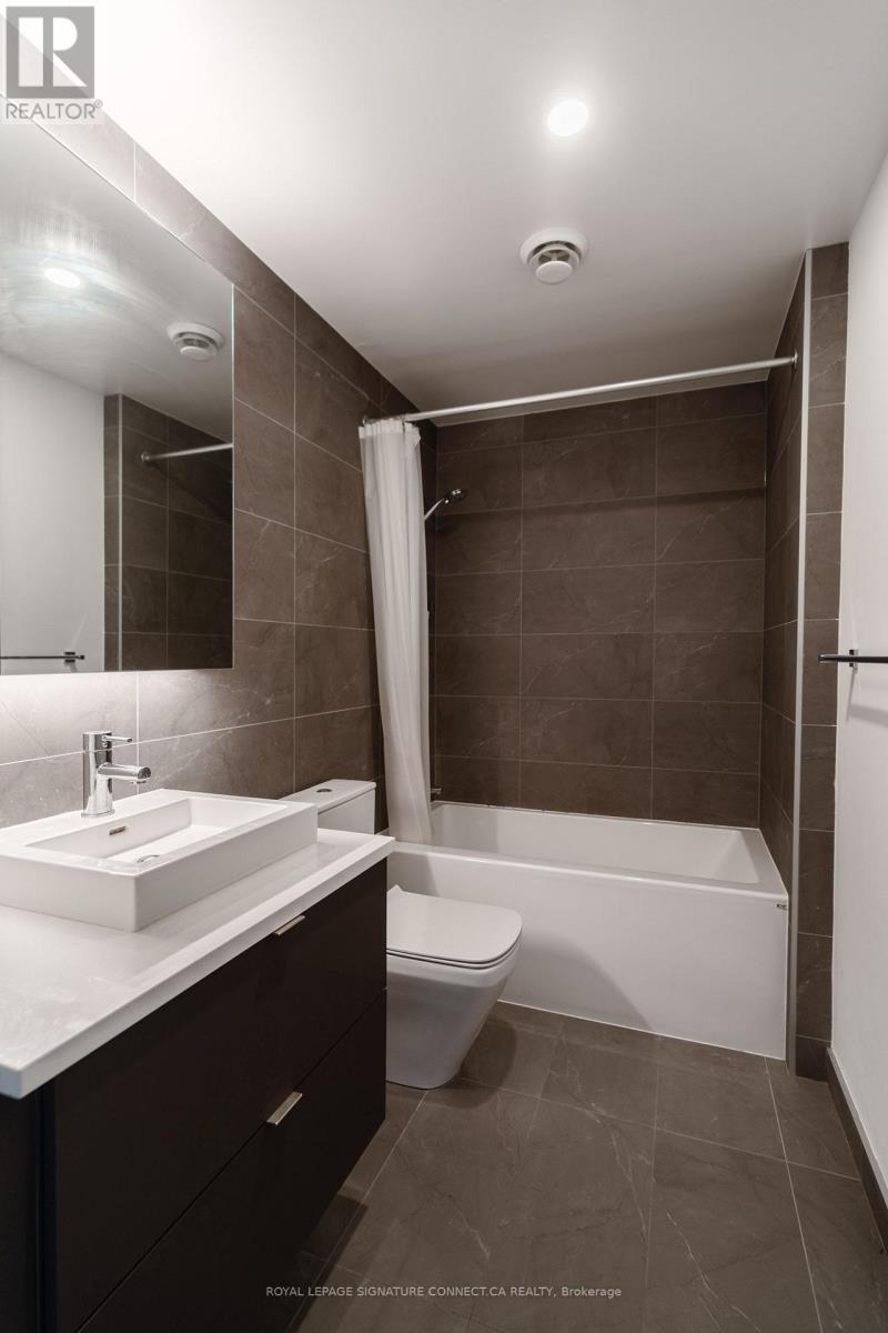 910 - 21 Lawren Harris Square, Toronto, ON - Indoor Photo Showing Bathroom