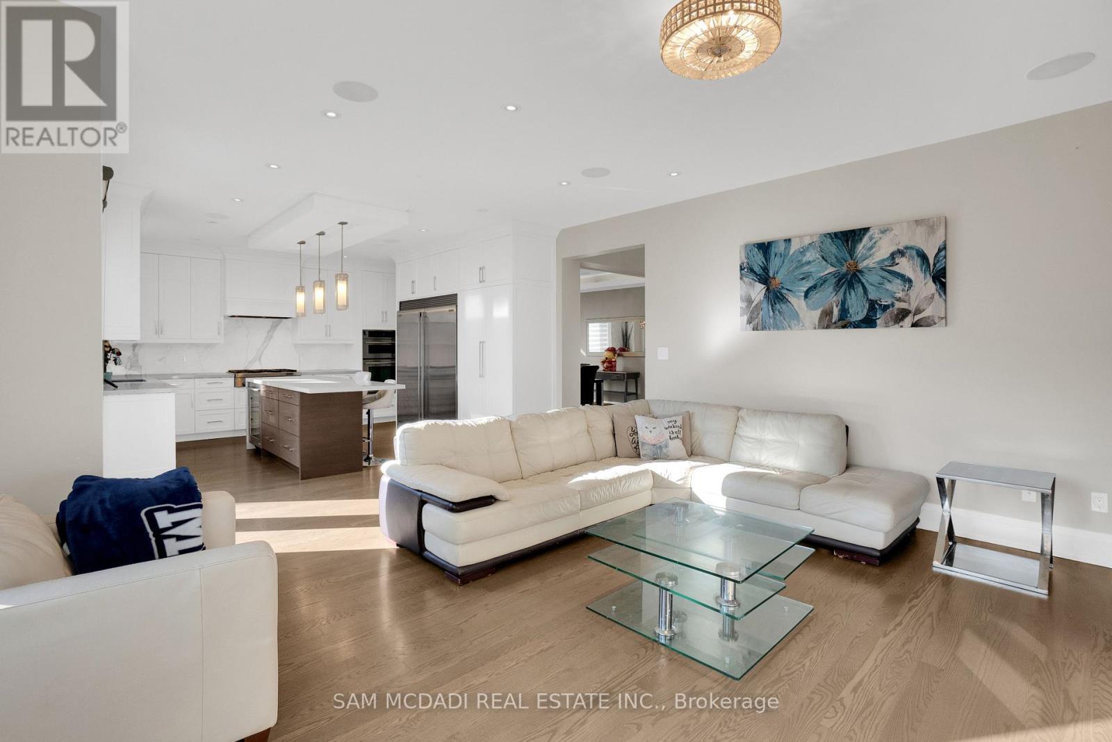 1196 Strathy Avenue, Mississauga, ON - Indoor Photo Showing Living Room